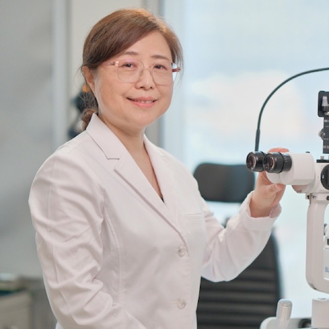 张敏博士 Dr. Min Zhang, OD, PhD 张敏博士 Dr. Min Zhang,视光学博士与视觉科学博士,张敏眼科创办人